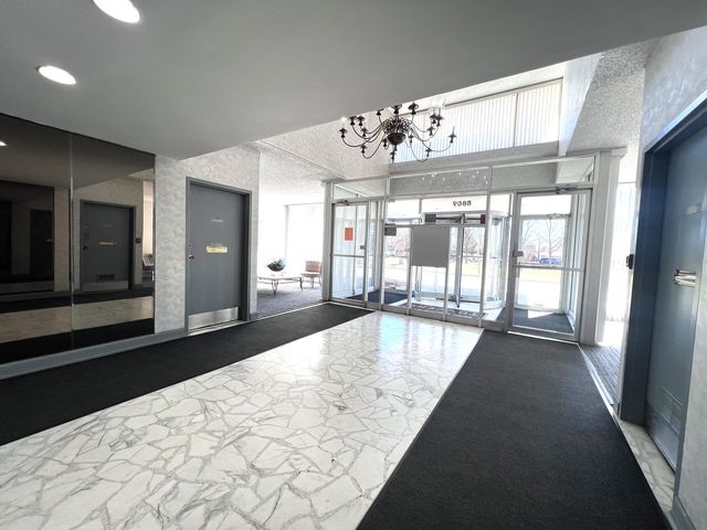 8809 Golf Road 7H, Niles, IL 60714