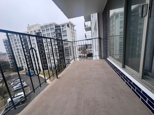 8809 Golf Road 7H, Niles, IL 60714