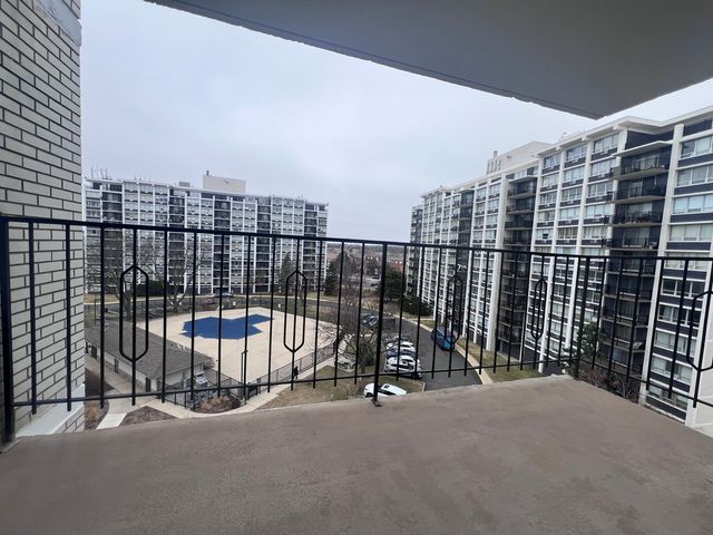 8809 Golf Road 7H, Niles, IL 60714