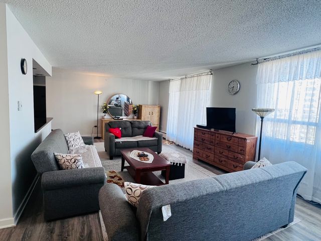 8809 Golf Road 7H, Niles, IL 60714