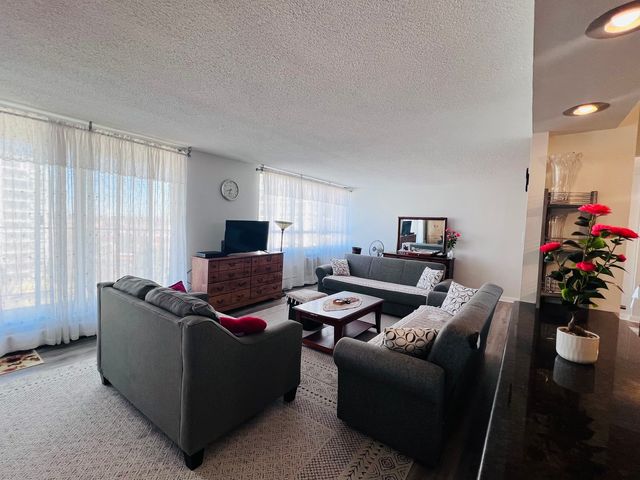 8809 Golf Road 7H, Niles, IL 60714