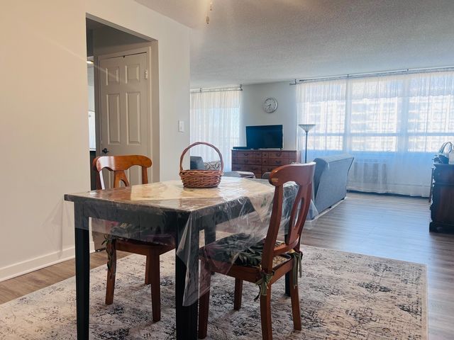 8809 Golf Road 7H, Niles, IL 60714