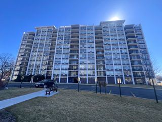 8809 Golf Road 7H, Niles, IL 60714