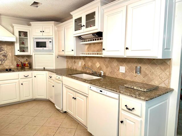 1808 Royal Oaks Dr Drive, Malvern, AR 72104