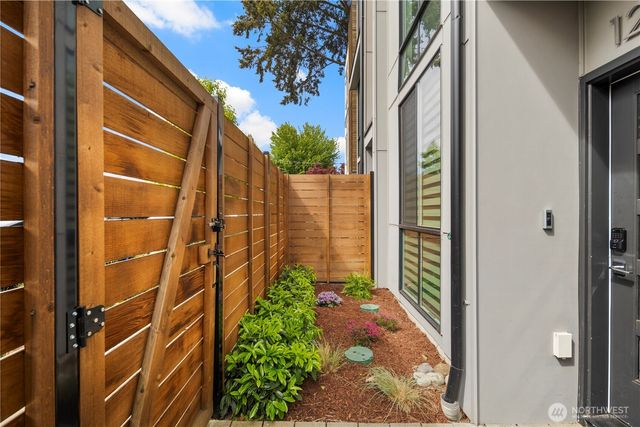 12002 31st Avenue NE, Seattle, WA 98125