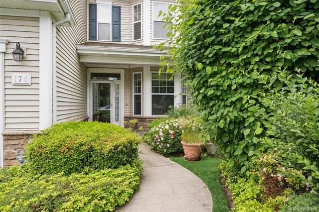 176 Melody Court, Eastport, NY 11941
