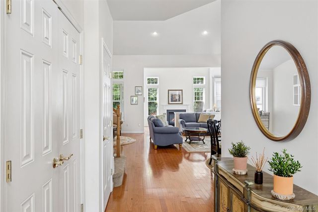 176 Melody Court, Eastport, NY 11941