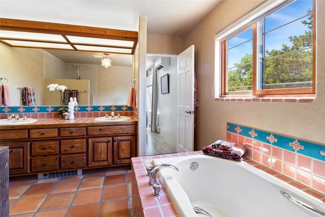 104 Calle Paula, Santa Fe, NM 87505