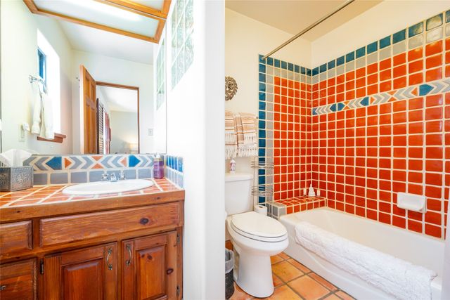 104 Calle Paula, Santa Fe, NM 87505