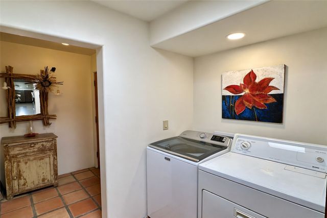 104 Calle Paula, Santa Fe, NM 87505