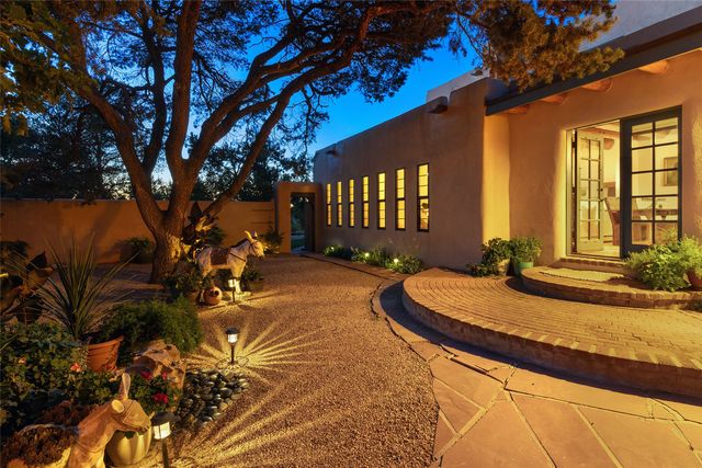 104 Calle Paula, Santa Fe, NM 87505