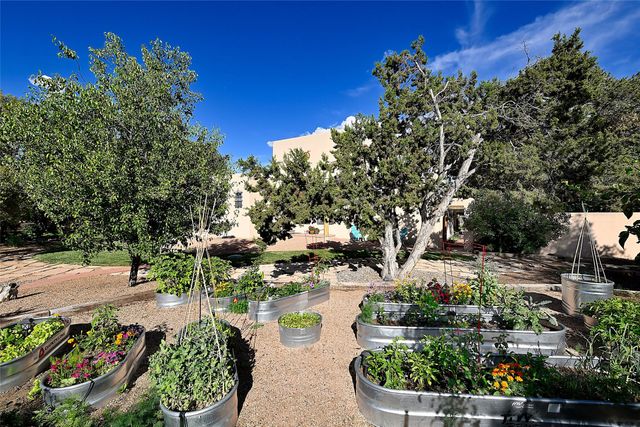 104 Calle Paula, Santa Fe, NM 87505