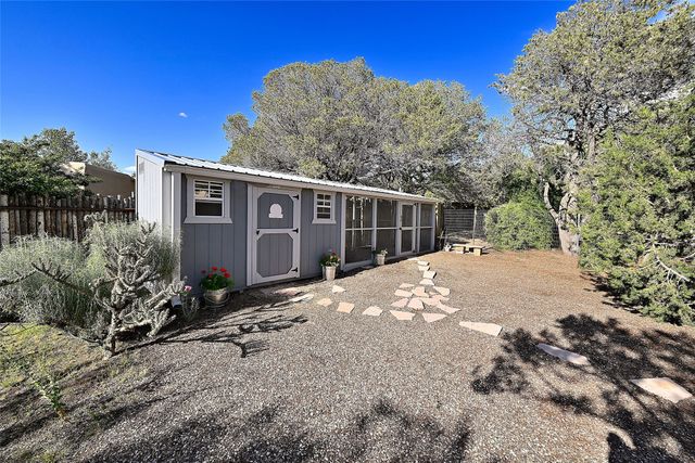 104 Calle Paula, Santa Fe, NM 87505