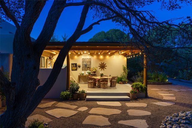 104 Calle Paula, Santa Fe, NM 87505