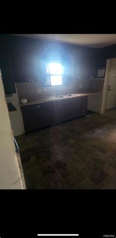 11076 Paige Avenue, Warren, MI 48089