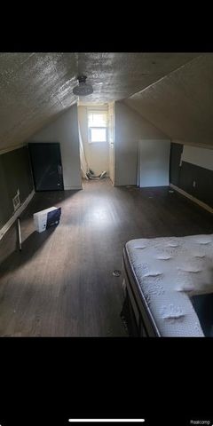 11076 Paige Avenue, Warren, MI 48089