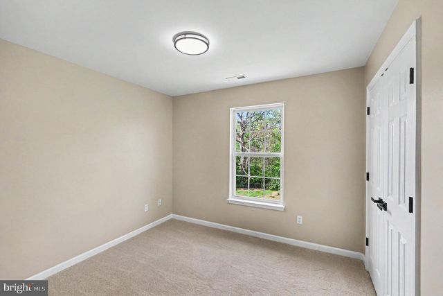 33 CARTERS LINE RD, White Post, VA 22663
