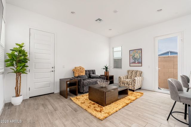 3272 W Peak View Road, Phoenix, AZ 85083