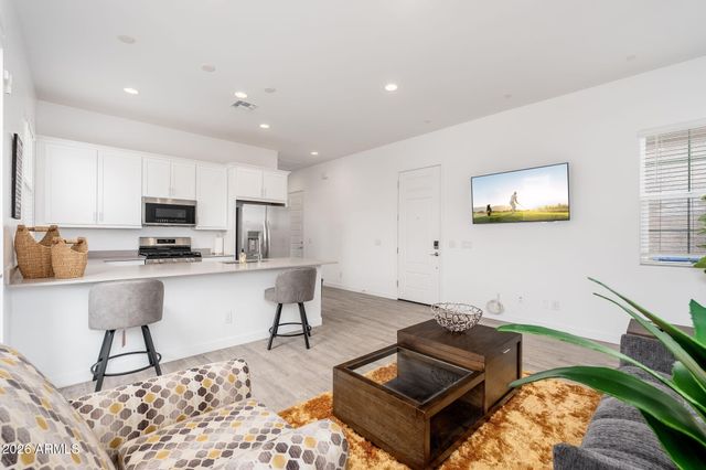 3272 W Peak View Road, Phoenix, AZ 85083