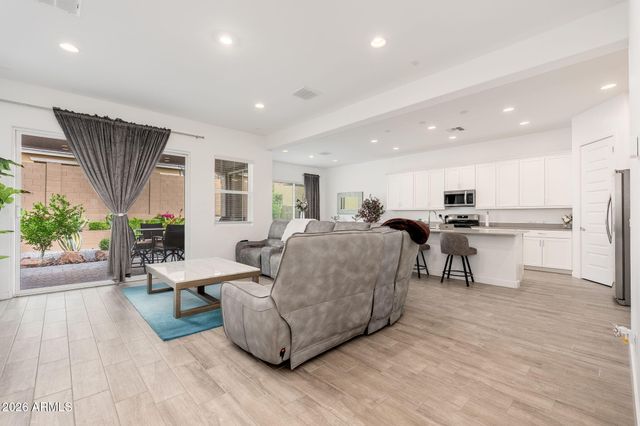 3272 W Peak View Road, Phoenix, AZ 85083