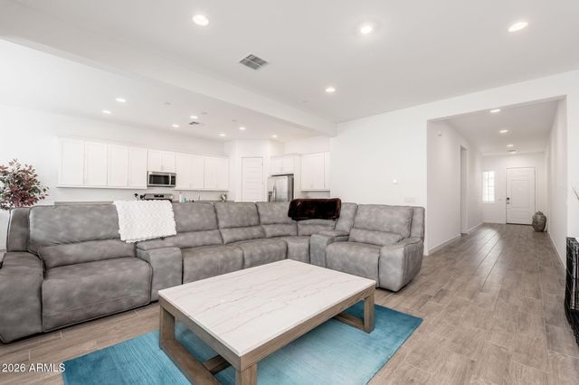 3272 W Peak View Road, Phoenix, AZ 85083