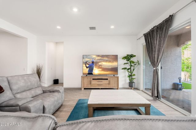 3272 W Peak View Road, Phoenix, AZ 85083