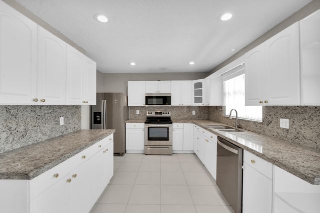 1909 NW 80th Avenue, Margate, FL 33063