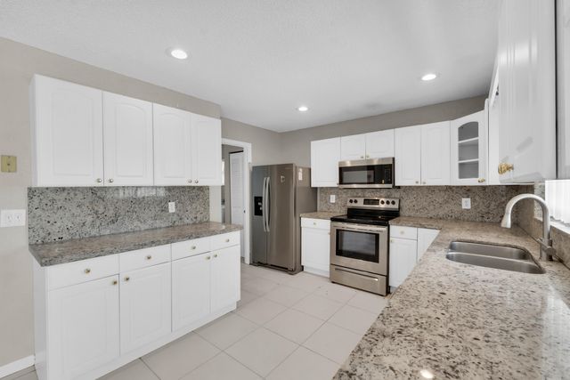 1909 NW 80th Avenue, Margate, FL 33063