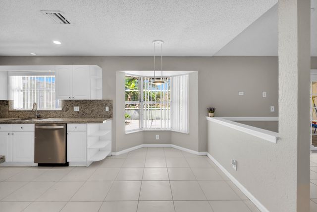 1909 NW 80th Avenue, Margate, FL 33063