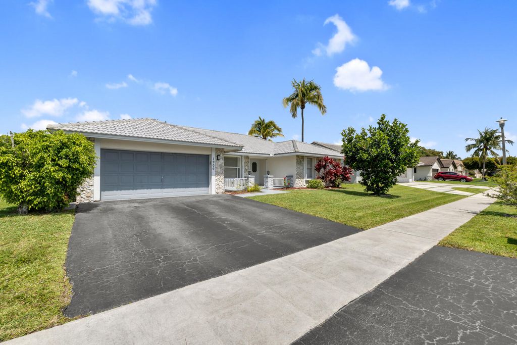 1909 NW 80th Avenue, Margate, FL 33063
