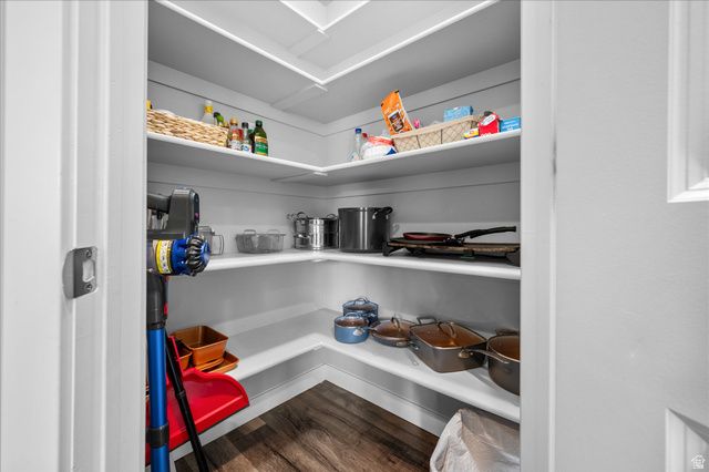 2504 N KNIGHTS LN, Layton, UT 84041
