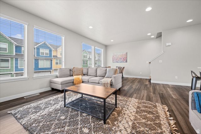 2504 N KNIGHTS LN, Layton, UT 84041