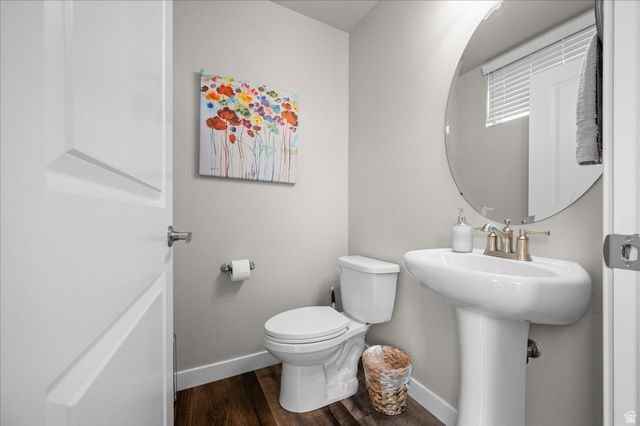 2504 N KNIGHTS LN, Layton, UT 84041