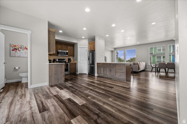 2504 N KNIGHTS LN, Layton, UT 84041