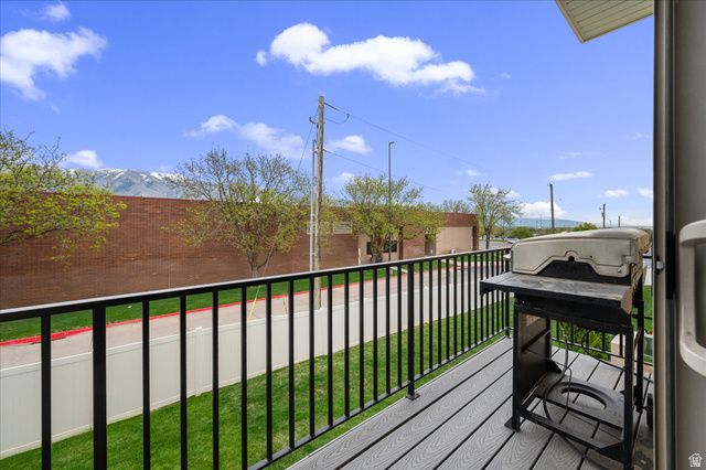 2504 N KNIGHTS LN, Layton, UT 84041