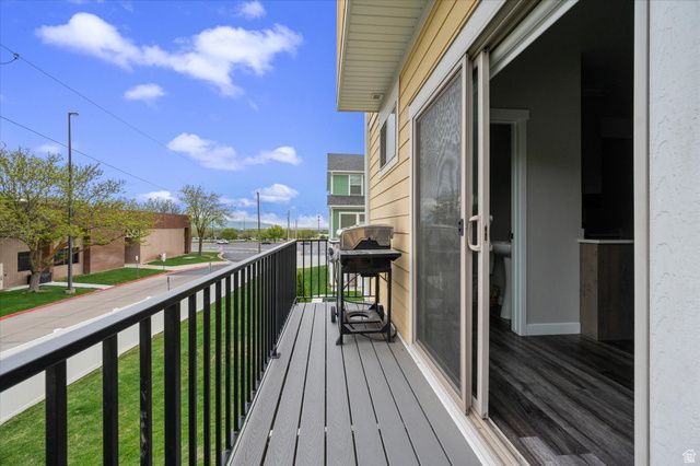 2504 N KNIGHTS LN, Layton, UT 84041