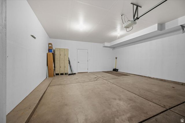 2504 N KNIGHTS LN, Layton, UT 84041