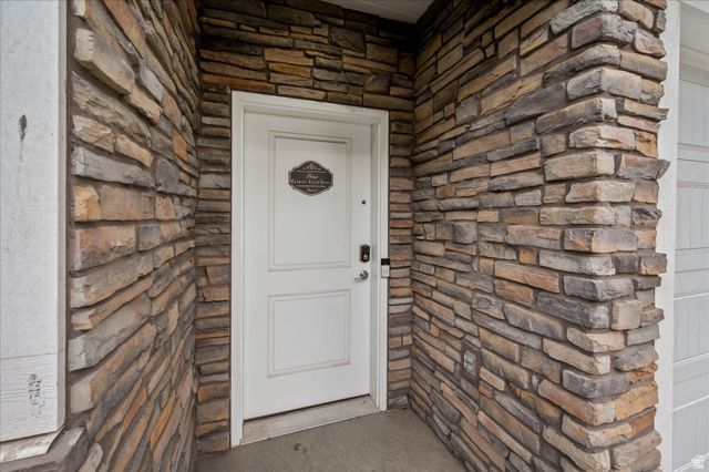 2504 N KNIGHTS LN, Layton, UT 84041