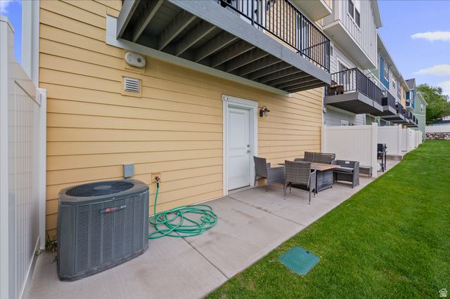 2504 N KNIGHTS LN, Layton, UT 84041