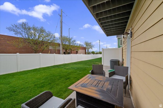 2504 N KNIGHTS LN, Layton, UT 84041