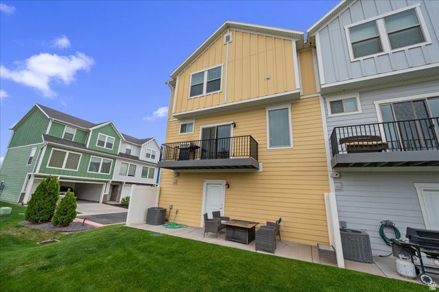 2504 N KNIGHTS LN, Layton, UT 84041