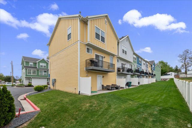 2504 N KNIGHTS LN, Layton, UT 84041