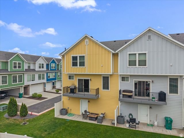 2504 N KNIGHTS LN, Layton, UT 84041