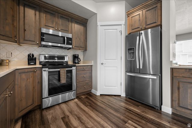 2504 N KNIGHTS LN, Layton, UT 84041