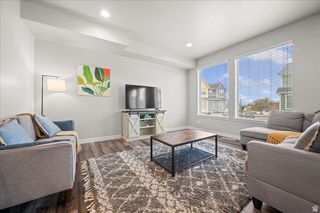 2504 N KNIGHTS LN, Layton, UT 84041