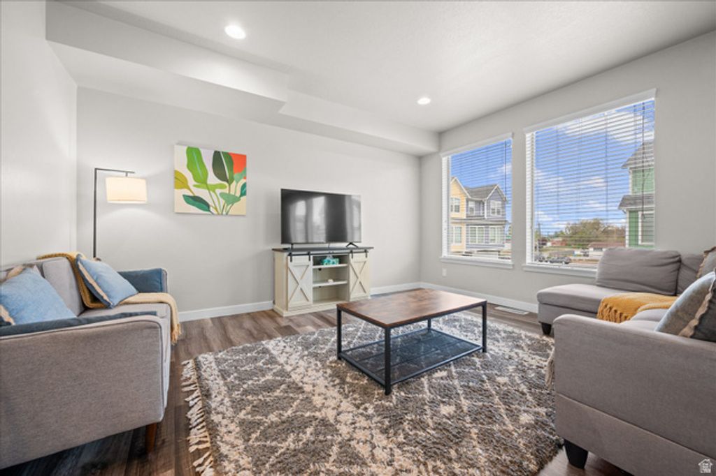 2504 N KNIGHTS LN, Layton, UT 84041