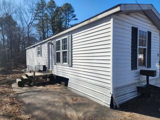 28 Finch Drive, Chicopee, MA 01013