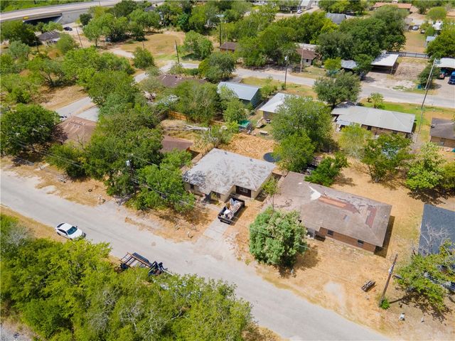 205 Brazos, George West, TX 78102