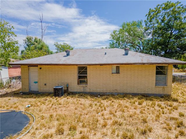 205 Brazos, George West, TX 78102