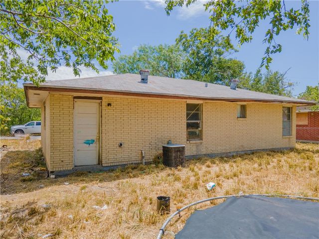205 Brazos, George West, TX 78102
